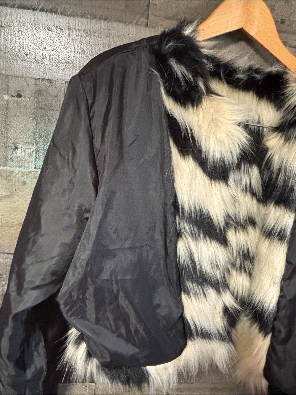 NWT Eloquii Black & Cream Striped Faux Fur Cropped Jacket 14 - Picture 10 of 16